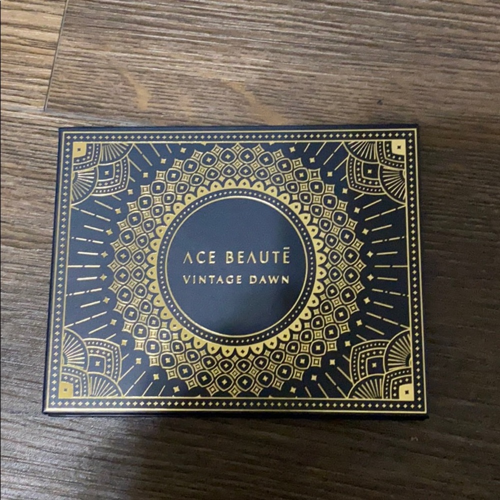 Ace Beauty Vintage Dawn palette